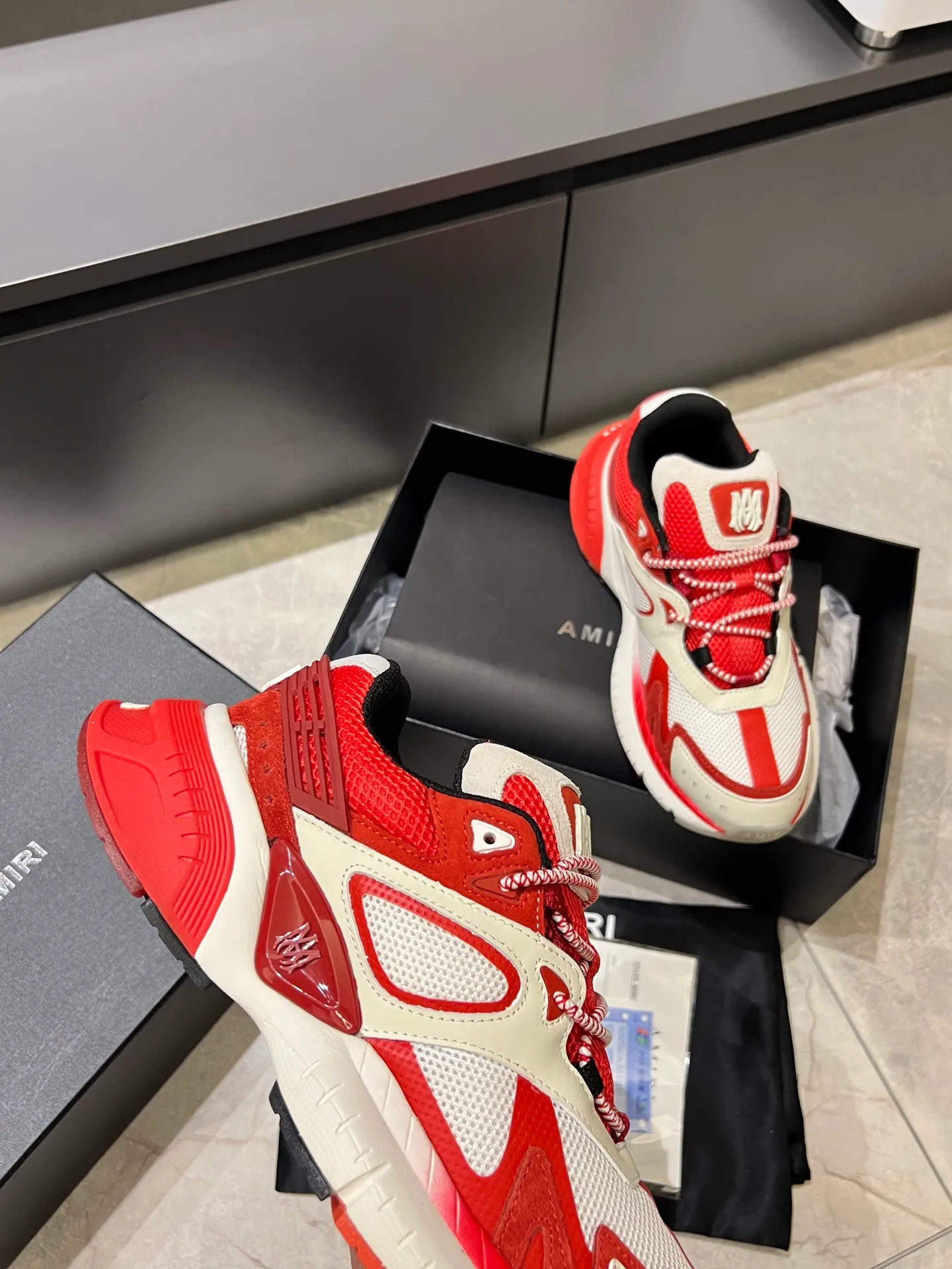 Men's shoes 💰p680 AMIRI's new men's casual sports shoes, made of first-layer cowhide upper and original breathable mesh, rich in three-dimensionality, contrasting color design, simple style, fashionable and sporty, breathable mesh lining, original ultra-light outsole, a must-have item for daily leisure! Size: 38-45!